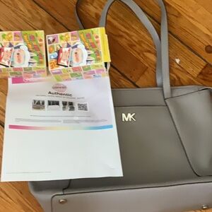 Michael Kors bag or low value item Follow IG: AuthenticArchiveAuctions